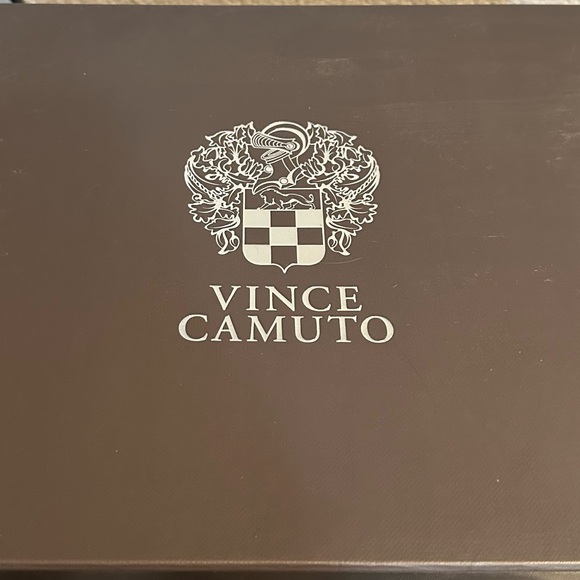 Brand New Vince Camuto Tan summer shoes size 8.5M. New - Picture 1 of 9